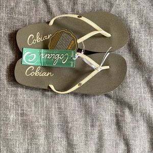 Cabins brand new with tag flip flush, blush/gold